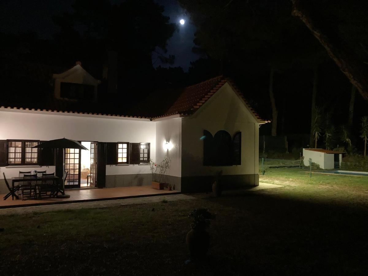 Moradia No Pinhal Com Piscina - Espaco E Privacidade Para As Suas Ferias! Sintra Exterior photo