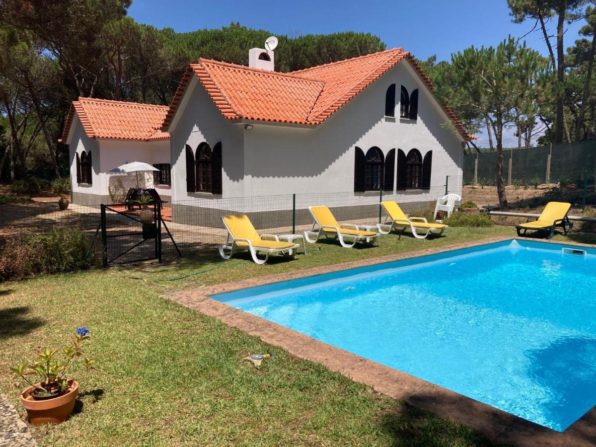 Moradia No Pinhal Com Piscina - Espaco E Privacidade Para As Suas Ferias! Sintra Exterior photo